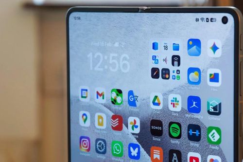 Hãng Trung Quốc tung điện thoại gập 'không nếp gấp', thách thức Samsung và Apple