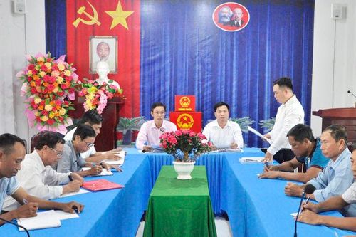Làm hết việc chứ không hết giờ