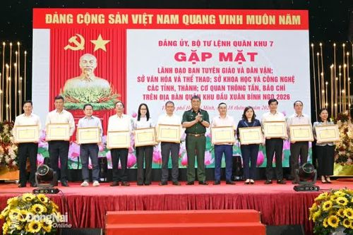 3 tập thể, 4 cá nhân tỉnh Đồng Nai nhận bằng khen của Bộ Tư lệnh Quân khu 7