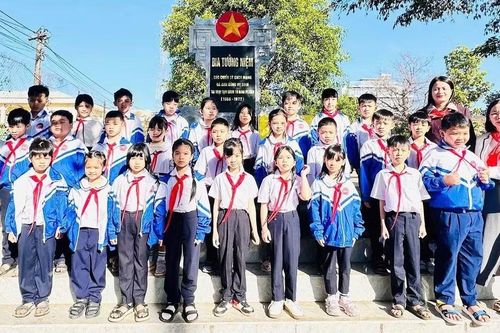 Kết nạp đoàn viên, đội viên tại 'địa chỉ đỏ': Bồi đắp lòng yêu nước, tinh thần cống hiến