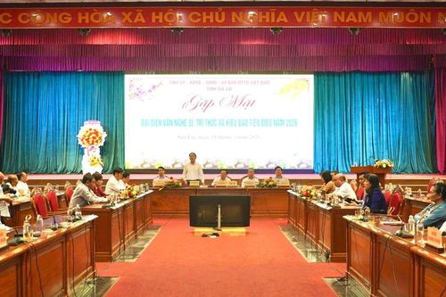Tỉnh ủy, HĐND, UBND, Ủy ban MTTQ Việt Nam tỉnh Gia Lai gặp mặt văn nghệ sĩ, trí thức và kiều bào tiêu biểu