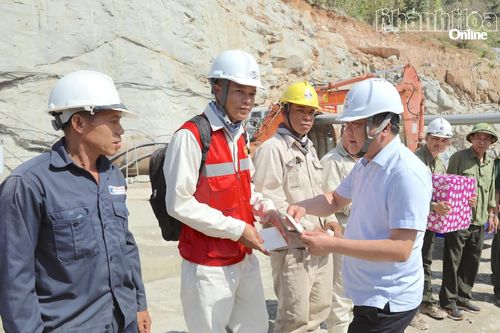 Chủ tịch UBND tỉnh Trần Phong kiểm tra tiến độ các dự án phía nam Khánh Hòa