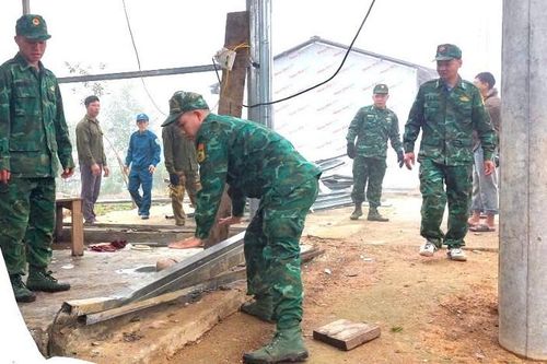 Mưa đá gây thiệt hại nhiều nhà dân ở xã Pa Ủ