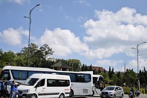 Phân luồng, tăng bãi đậu xe bảo đảm an toàn giao thông
