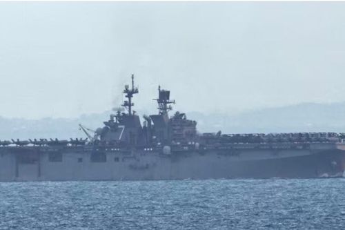 Tàu tấn công đổ bộ USS Tripoli chở 2.200 lính thủy đánh bộ Mỹ tới Trung Đông