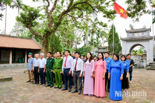 Đoàn Thanh niên phường Mỹ Lộc dâng hương, khánh thành công trình số hóa di tích lịch sử