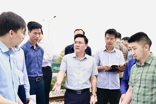Phó Chủ tịch UBND tỉnh Vũ Việt Văn kiểm tra tiến độ thực hiện một số dự án giao thông
