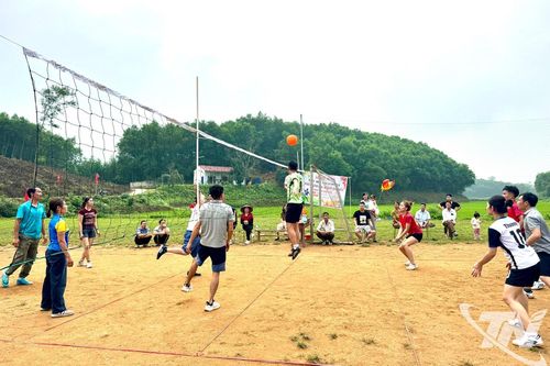 Làng Cả ngày mới