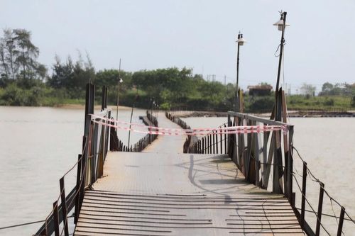 Quảng Trị: Cầu phao Triệu Độ tạm dừng hoạt động, người dân gặp nhiều khó khăn