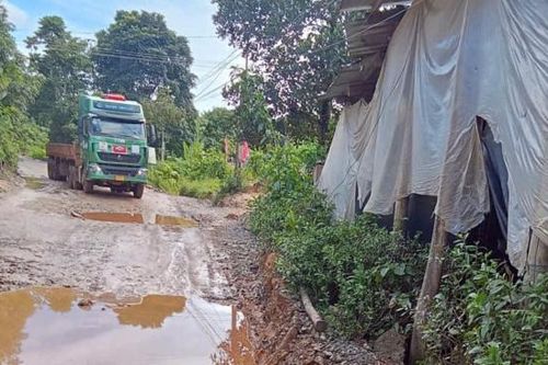 Siết chặt quản lý hành lang an toàn đường bộ tuyến Quốc lộ 14D