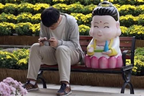 Nghiên cứu mới của Pew: Phật giáo suy giảm về số tín đồ, nhưng ảnh hưởng văn hóa còn sâu đậm