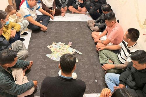 Công an đột kích nhà Hoàng Thị Hồng, lộ ra bí mật 'sát phạt' trong căn nhà kín cửa