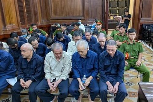 Giám đốc trung tâm đào tạo lái xe hối lộ để né truy thu 40 tỷ đồng bị đề nghị 30 năm tù