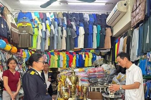 Phường Tùng Thiện đồng hành với hộ kinh doanh trong Tháng cao điểm về thuế