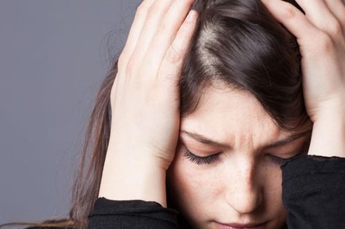 Nữ sinh 16 tuổi rụng tóc quá nhiều vì 1 sai lầm giới trẻ Việt thường mắc phải