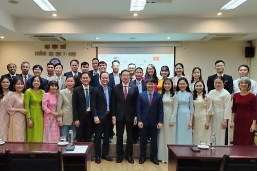 Đào tạo bác sĩ chuyên khoa 1 phục hồi chức năng - Bổ sung nguồn nhân lực quan trọng trong chăm sóc sức khỏe người dân