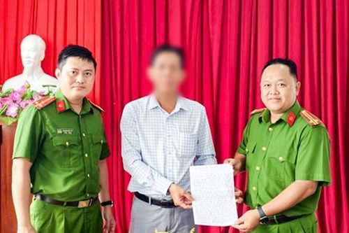 Chuyển khoản nhầm gần 1 tỷ đồng, người đàn ông vỡ òa hạnh phúc khi nhận lại sau 7 ngày