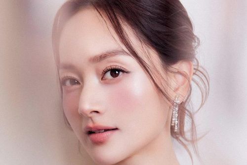 Đôi giày thể thao đầy 'thị phi' của Lan Phương, lần nào lên phim cũng gây ồn ào
