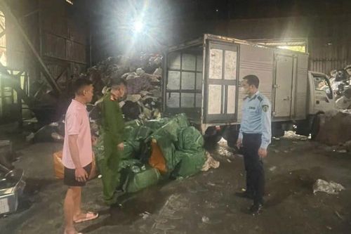 Phát hiện, thu giữ hơn 1,3 tấn nầm lợn bốc mùi khó ngửi