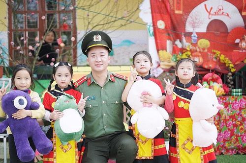 Thượng úy công an 'kiến tạo' hạnh phúc