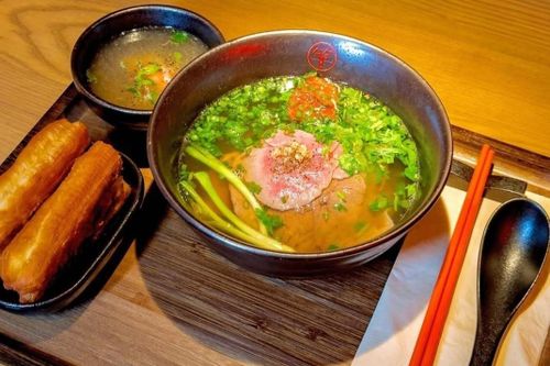 Chi Pu chuyển nhượng nhà hàng phở tại Trung Quốc