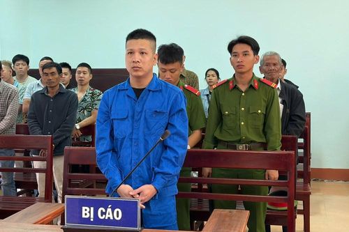 Phạt tù đối tượng hành hung CSGT đang làm nhiệm vụ trong mưa lũ