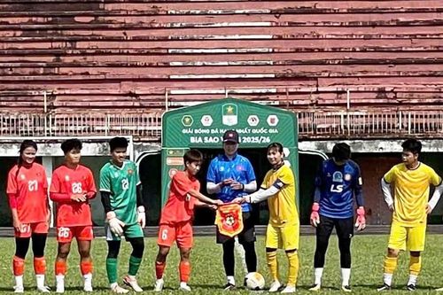 U20 nữ Việt Nam cọ xát với CLB nữ TP.HCM I trong quá trình chuẩn bị giải châu Á