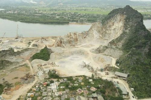 Quảng Trị: Một mỏ đá bị dừng hoạt động do ảnh hưởng đến nhà dân