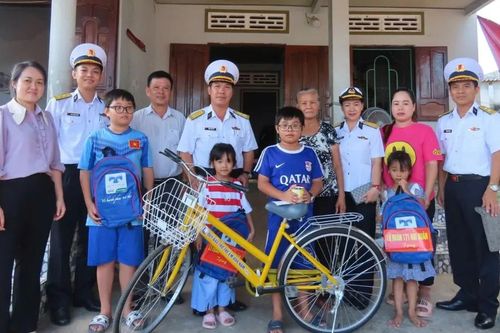 Nghĩa tình người lính biển