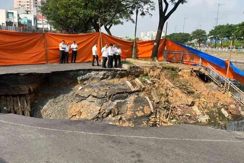 Đẩy nhanh tiến độ khắc phục sự cố bờ kè kênh Tàu Hủ và đường Ba Đình