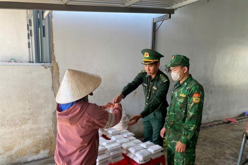 Đồn Biên phòng Xuân Đài tổ chức mô hình 'Bếp ăn 0 đồng' hỗ trợ người dân khó khăn