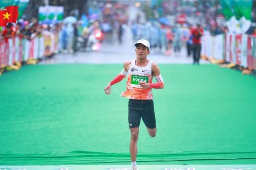 Không khoan nhượng trên đường chạy 42,195km tại Tiền Phong Marathon 2026