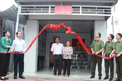 Bộ Công an hỗ trợ xây 500 căn nhà cho hộ khó khăn tại Cà Mau