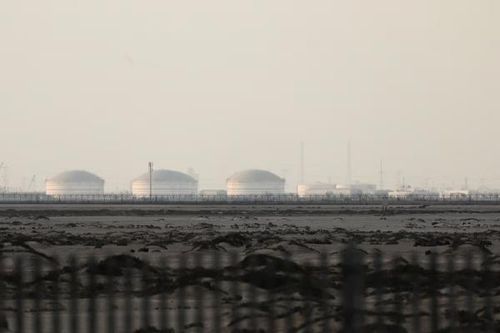 Qatar cáo buộc Iran tấn công trung tâm LNG trọng yếu, UAE đóng cửa các cơ sở khí đốt