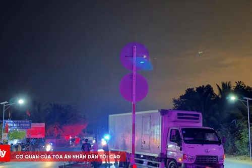 Va chạm giữa ô tô tải với xe máy trên Quốc lộ 1A, một người tử vong