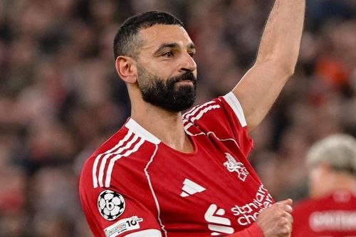 Salah vẽ siêu phẩm chuộc lội, Liverpool đè bẹp Galatasaray