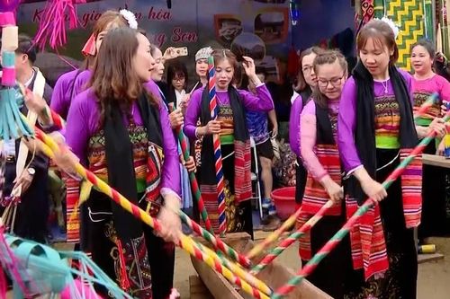Thanh Hóa: Lần đầu lễ hội Mường Ca Da bắn pháo hoa phục vụ du khách