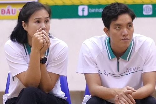 Bích Tuyền tái xuất, trầm ngâm bên Hoa khôi bóng chuyền Kim Huệ