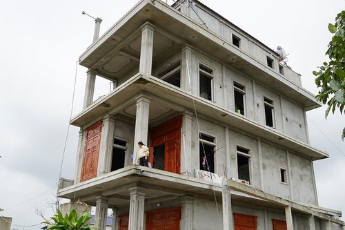 Người đàn ông mù bán tăm bông dạo, xây nhà tiền tỷ ở Nghệ An gây xôn xao