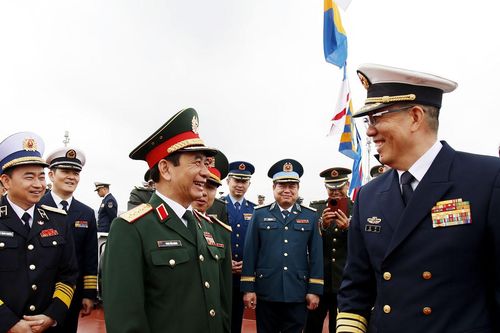 Hai biên đội tàu của Việt Nam và Trung Quốc huấn luyện liên hợp trên Vịnh Bắc Bộ