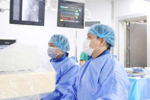 Đưa người đàn ông vỡ u gan vượt 200km đi cấp cứu