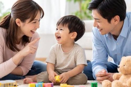 Con 2 tuổi chưa biết nói, bố mẹ phải làm sao?