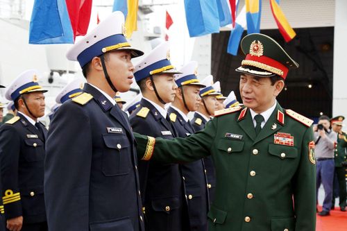 Bộ trưởng Bộ Quốc phòng Việt Nam và Trung Quốc dự Lễ khởi hành tuần tra liên hợp hải quân
