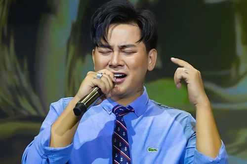 Hoài Lâm hát Tiếng trống Mê Linh khiến khán giả 'bái phục'