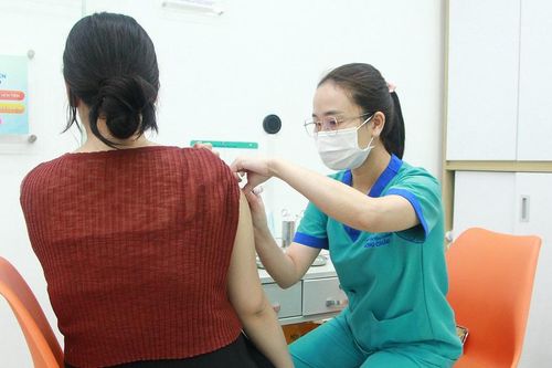 Mở rộng hình thức tiêm chủng, tập trung vào trẻ em và phụ nữ
