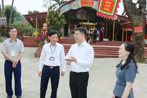 Tập trung lãnh đạo, chỉ đạo quyết liệt các nhiệm vụ trọng tâm, tạo xung lực mới thúc đẩy phát triển