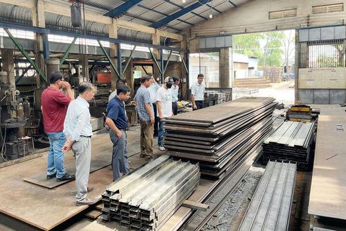 Vai trò hạt nhân chính trị trong doanh nghiệp