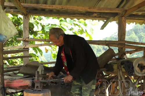 Người Mông Na Sang giữ lửa nghề rèn