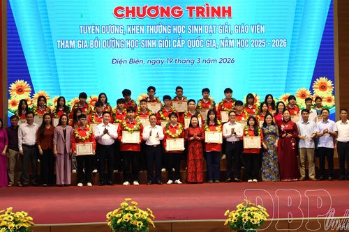 Tuyên dương giáo viên, học sinh đạt thành tích cao trong kỳ thi chọn học sinh giỏi cấp Quốc gia