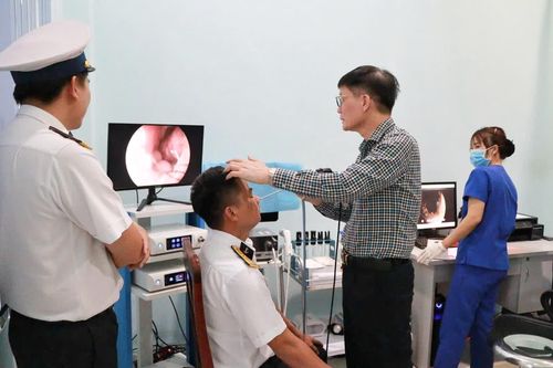 Lữ đoàn 101 phối hợp khảo sát điều kiện khám chữa bệnh
